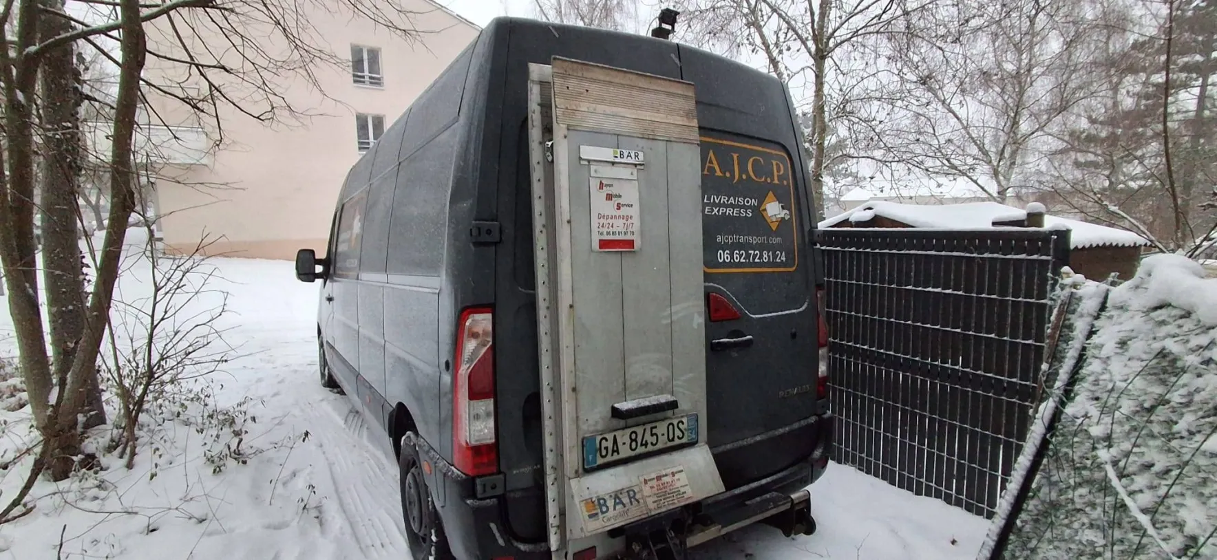 Hayon utilisé pour charger le matériel